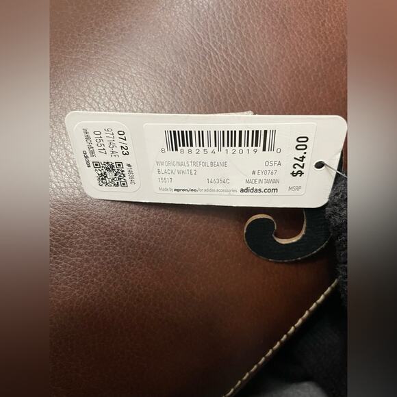 NWT - Adidas - WM Original Trefoil Beanie - Picture 7 of 8